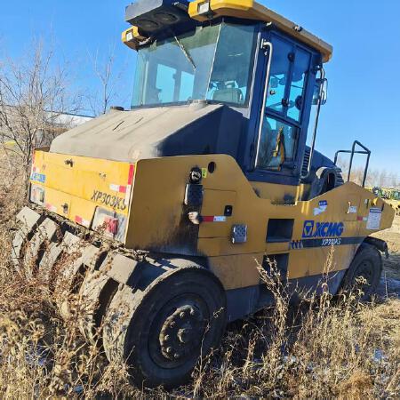 徐工XP303KS轮胎压路机(30吨胶轮)