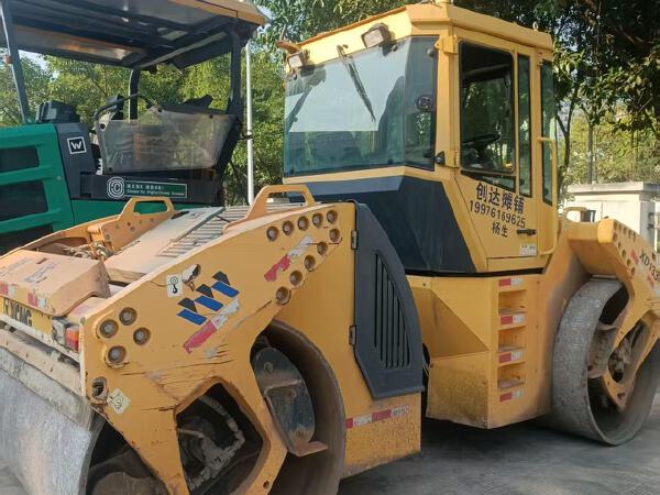 徐工XD133C雙鋼輪壓路機