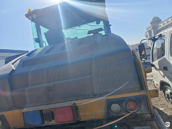 徐工XP305SIV轮胎压路机