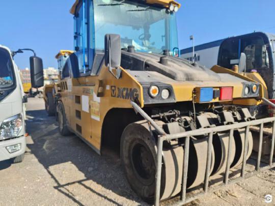 徐工XP305SIV轮胎压路机