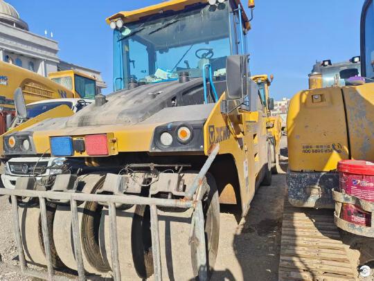 徐工XP305SIV轮胎压路机