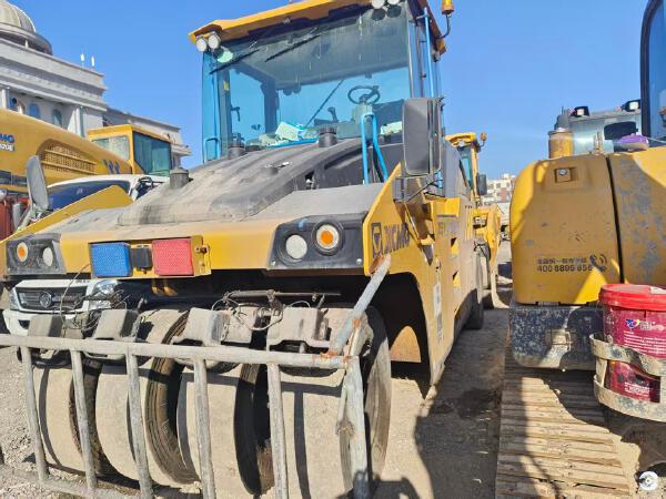 徐工XP305SIV轮胎压路机