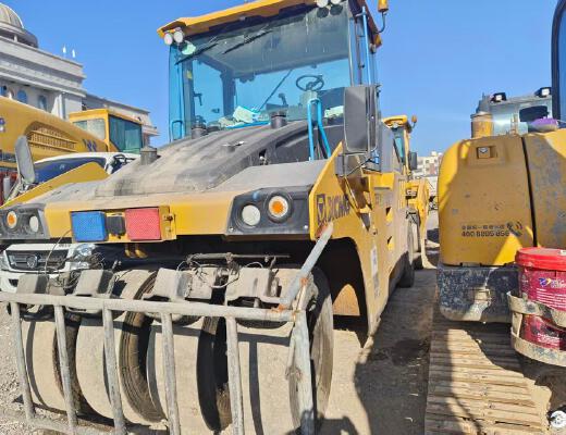 徐工XP305SIV轮胎压路机