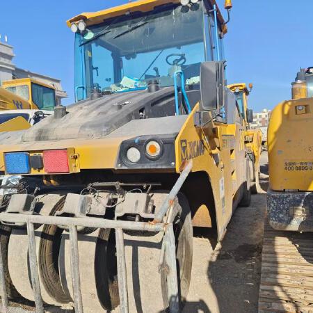 徐工XP305SIV轮胎压路机