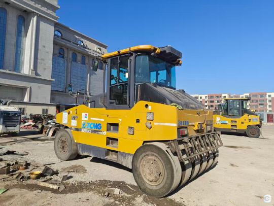 徐工XP303KS轮胎压路机(30吨胶轮)