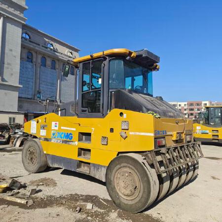 徐工XP303KS轮胎压路机(30吨胶轮)