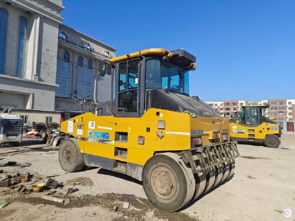 徐工XP303KS輪胎壓路機(30噸膠輪)