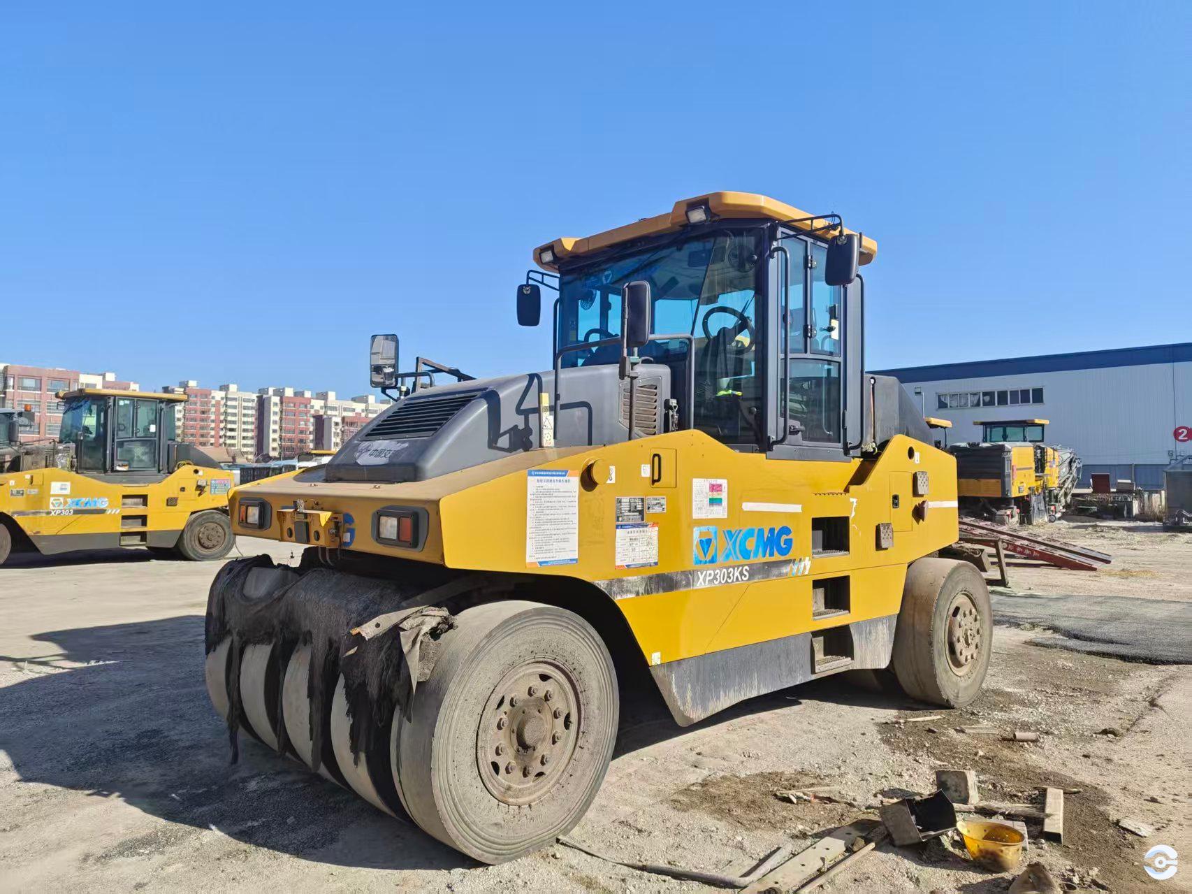 徐工XP303KS轮胎压路机(30吨胶轮)