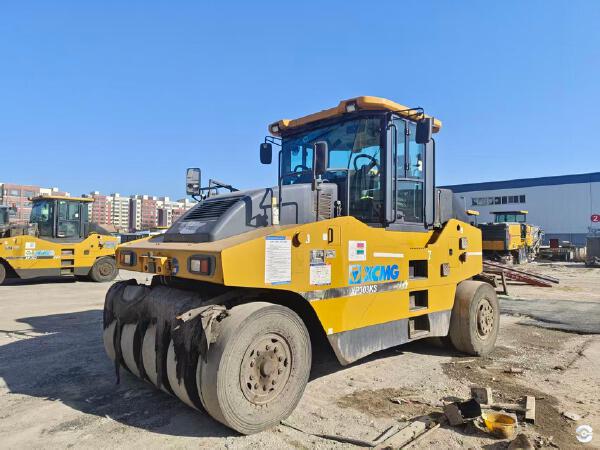 徐工XP303KS轮胎压路机(30吨胶轮)