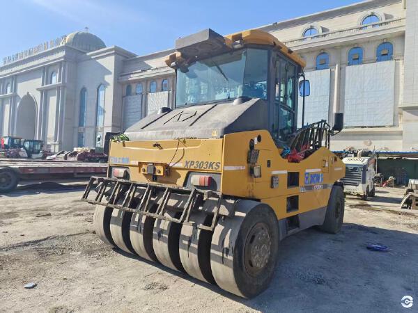 徐工XP303KS輪胎壓路機(30噸膠輪)