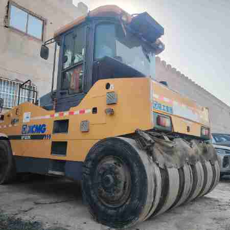 徐工XP303K轮胎压路机(30吨胶轮)