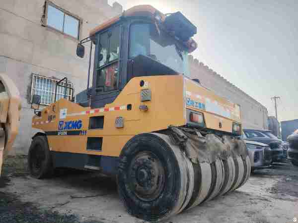 徐工XP303K輪胎壓路機(30噸膠輪)