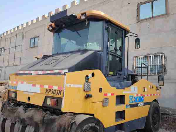 徐工XP303K輪胎壓路機(30噸膠輪)