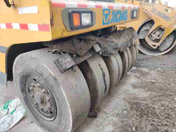 徐工XP303K輪胎壓路機(30噸膠輪)