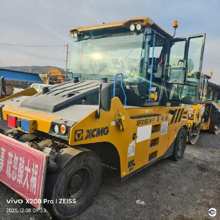 徐工XP305SIV轮胎压路机