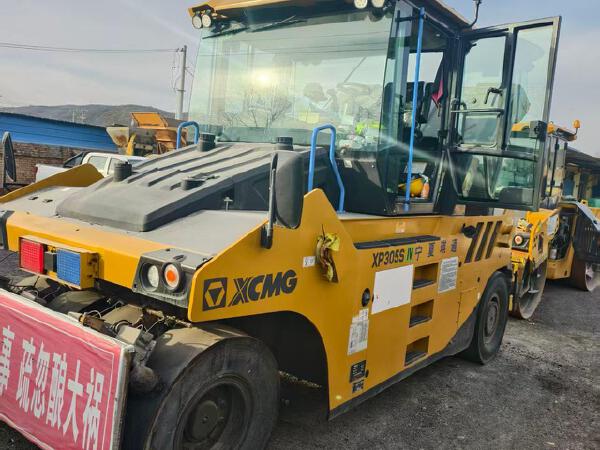 徐工XP305SIV輪胎壓路機(jī)