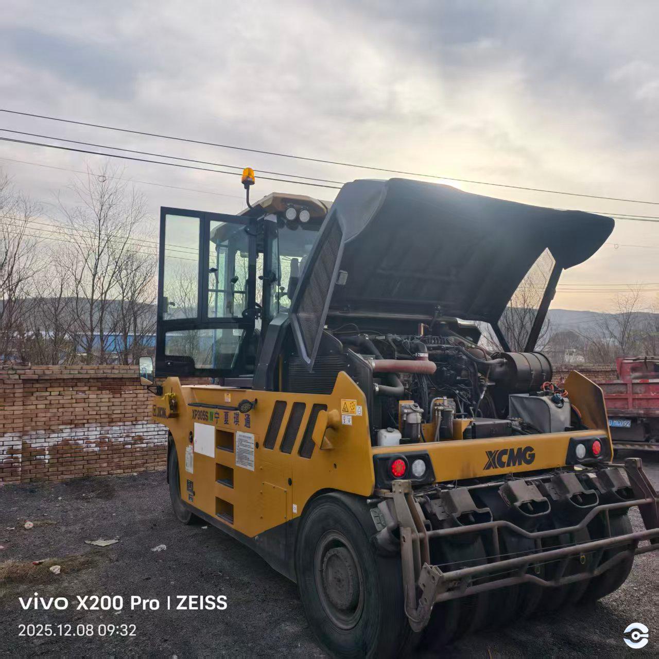 徐工XP305SIV轮胎压路机