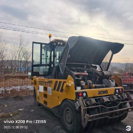 徐工XP305SIV轮胎压路机