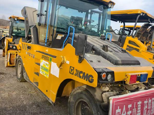 徐工XP305SIV轮胎压路机