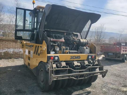 徐工XP305SIV轮胎压路机