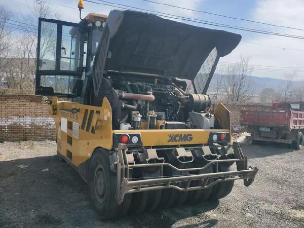 徐工XP305SIV輪胎壓路機(jī)