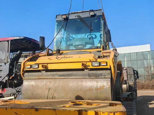 徐工XD133C雙鋼輪壓路機(jī)