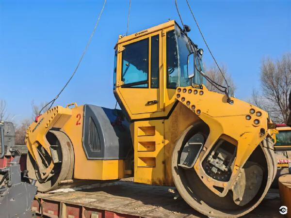 徐工XD133C雙鋼輪壓路機(jī)