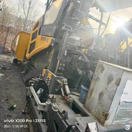 徐工RP905TIV摊铺机