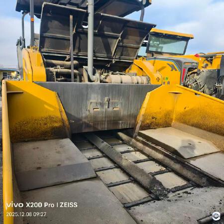 徐工RP905TIV摊铺机