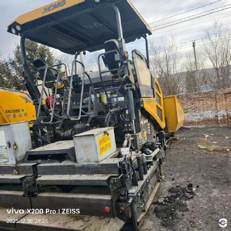 徐工RP905TIV摊铺机