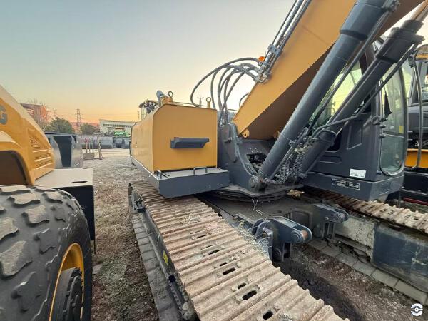 徐工XE200D履带式挖掘机