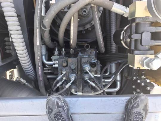 徐工XE550DK履带式挖掘机