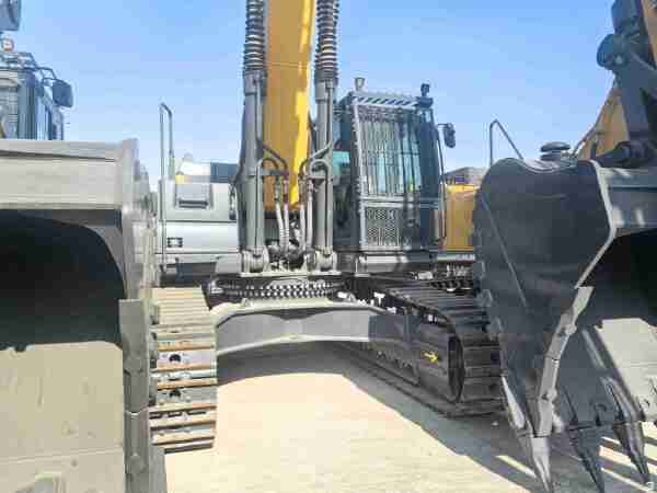 徐工XE550DK履带式挖掘机