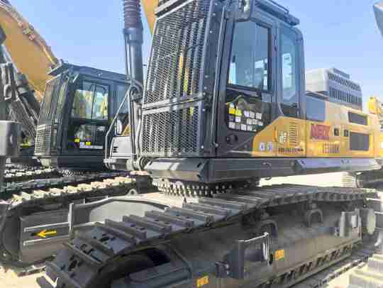 徐工XE550DK履带式挖掘机