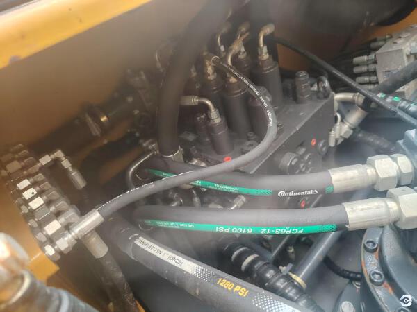 徐工XE200DA履带式挖掘机