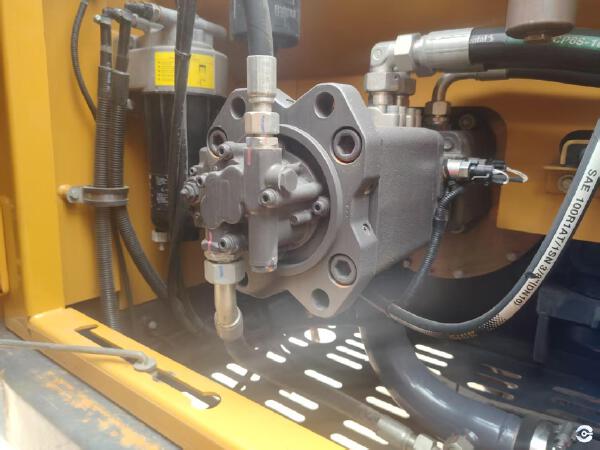 徐工XE200DA履带式挖掘机