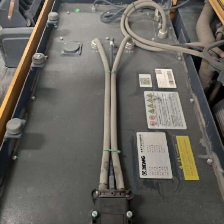 徐工XCB-L25电动平衡重叉车