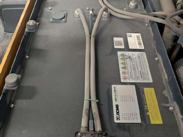 徐工XCB-L25電動平衡重叉車