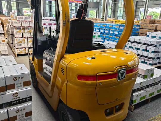 徐工XCB-L25電動平衡重叉車