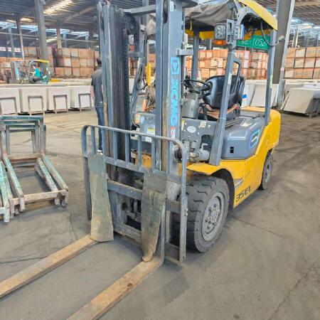 徐工XCB-L35电动平衡重叉车3.5吨电动叉车