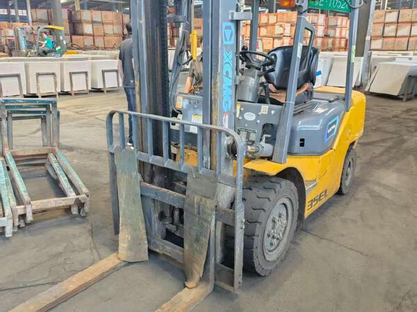 徐工XCB-L35電動平衡重叉車3.5噸電動叉車