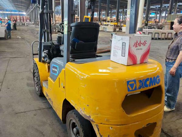 徐工XCB-L35電動平衡重叉車3.5噸電動叉車