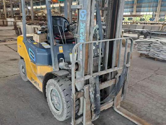 徐工XCB-L35電動平衡重叉車3.5噸電動叉車