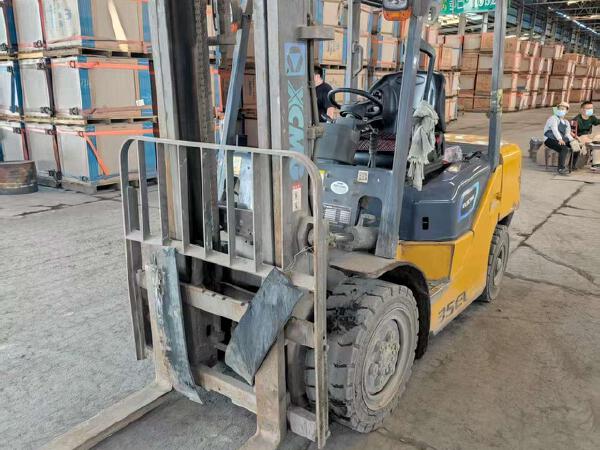 徐工XCB-L35電動(dòng)平衡重叉車3.5噸電動(dòng)叉車