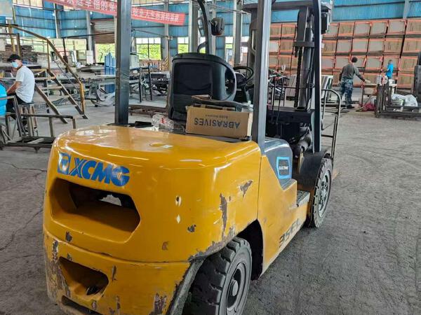 徐工XCB-L35電動(dòng)平衡重叉車3.5噸電動(dòng)叉車