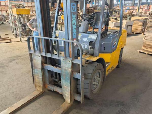 徐工XCB-L35電動平衡重叉車3.5噸電動叉車