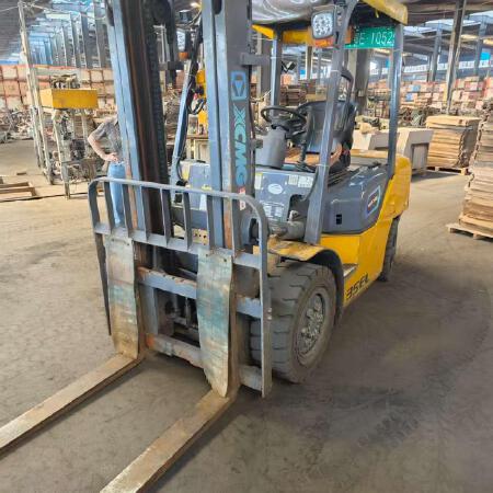 徐工XCB-L35电动平衡重叉车3.5吨电动叉车