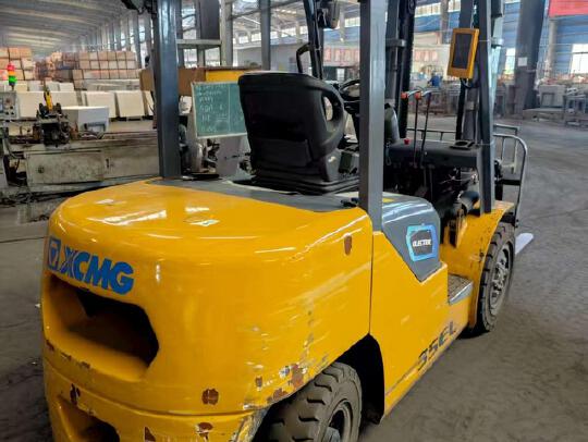 徐工XCB-L35電動平衡重叉車3.5噸電動叉車