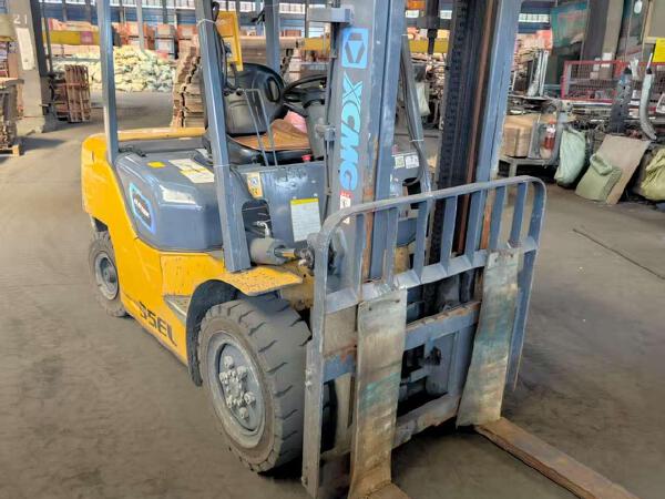 徐工XCB-L35電動(dòng)平衡重叉車3.5噸電動(dòng)叉車