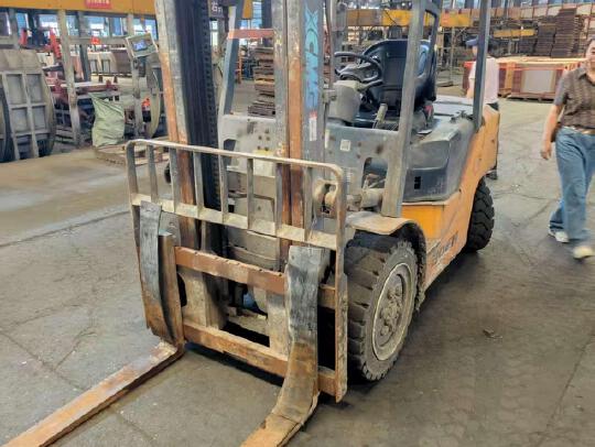 徐工XCB-L30電動平衡重叉車